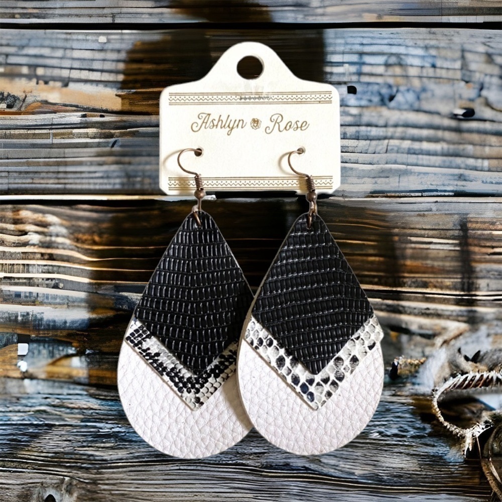Gorgeous snake print earrings